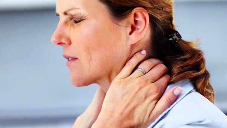 A dor de costas no pescozo é unha síndrome reflexa da osteocondrose cervical