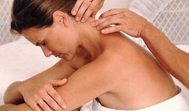 Masaxe terapéutica para condrose cervical